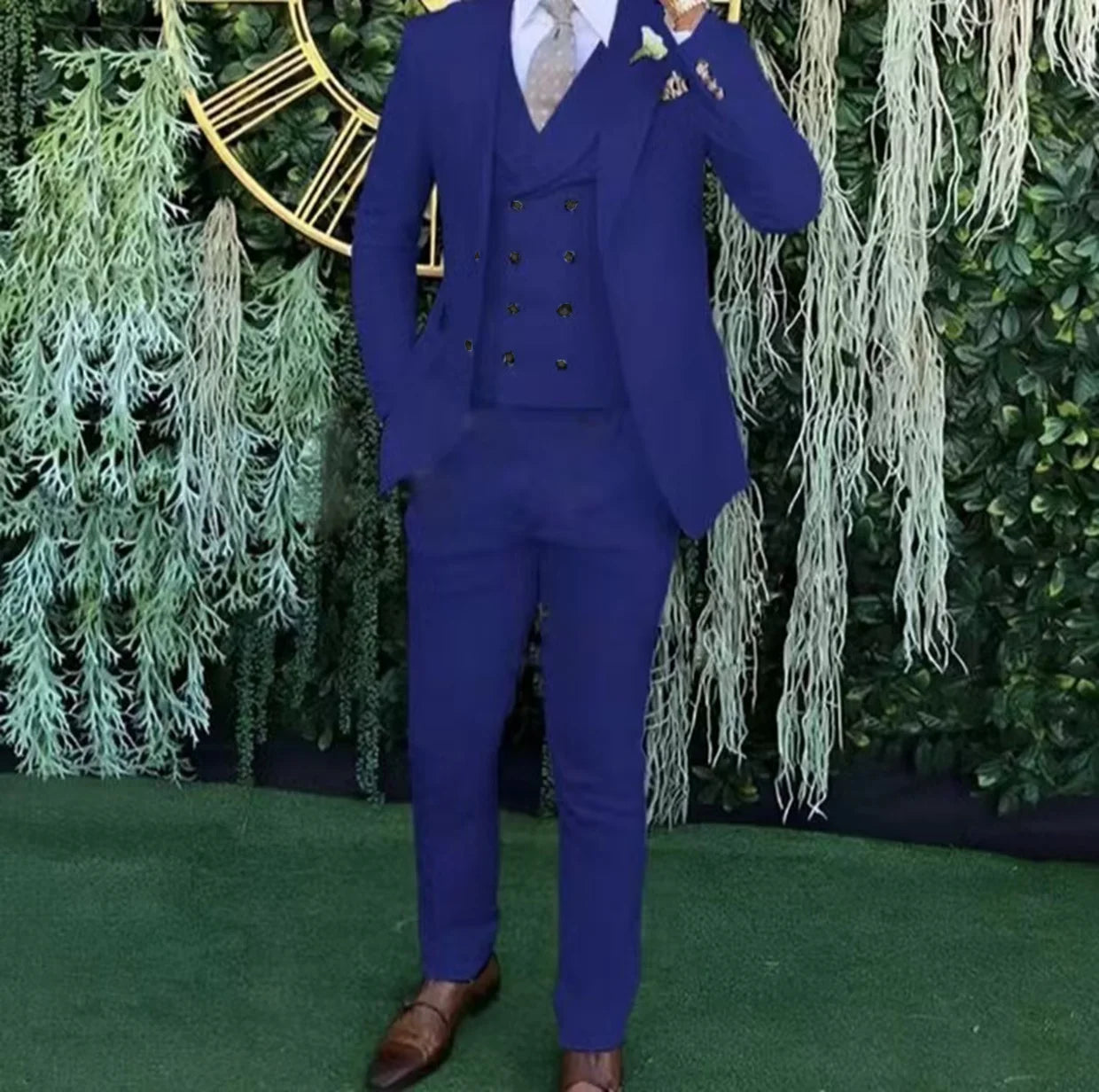 Men's slim-fit three-piece suit，Three-piece set of vest, blazer and trousers，Ideal for weddings, business and formal occasions